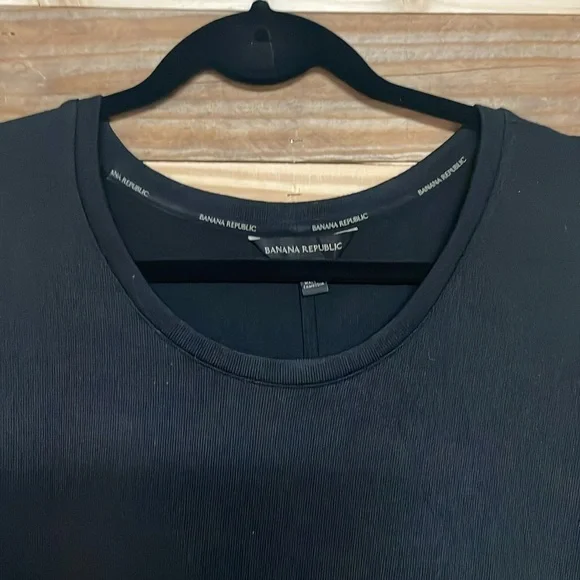 Banana Republic size Medium Black Long Sleeve Lightweight Crewneck Soft Knit Top - Picture 3 of 8